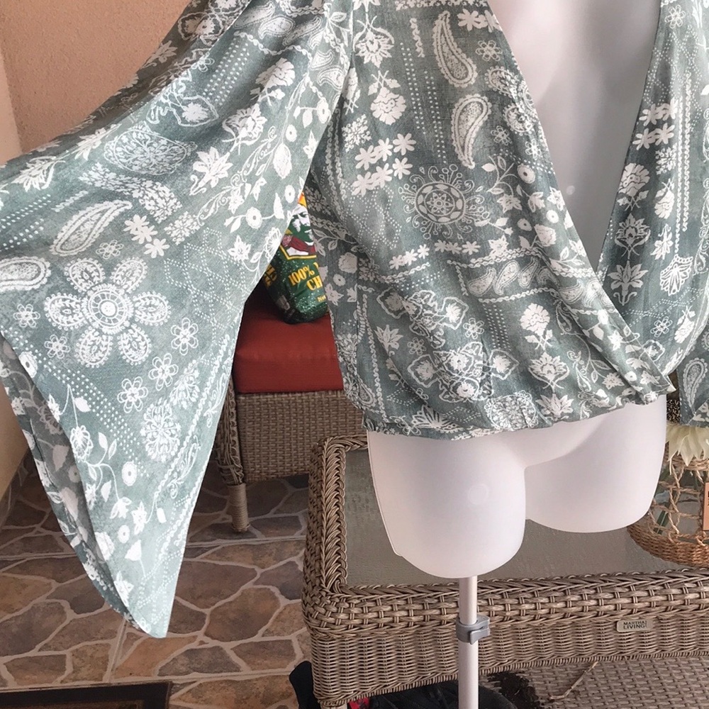 Daytrip Green Wrap Blouse with nell sleeves and open back - Picture 5 of 9
